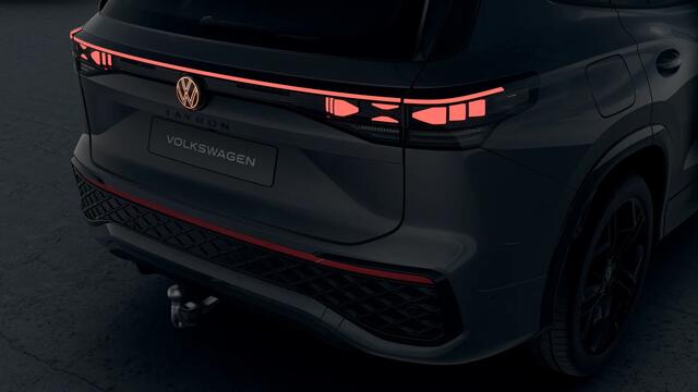 Volkswagen Tayron R-Line Edition | 'App-Connect' draadloze smartphone integratie | Automatische afstandsregeling (Adaptive Cruise Control) | Black Style Pakket