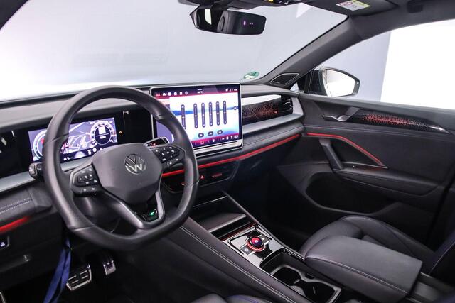 Volkswagen Tayron 1.5 eHybrid R-Line Edition 272pk DSG Automaat, Trekhaak, Panoramadak, Lederen bekleding, Stoelverwarming, Stuurverwarming, 360 camera, Harman-Kardon geluidsysteem, Parkeersensoren, Navigatie, App-connect