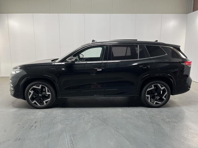 Volkswagen Tayron 1.5 eHybrid R-Line / GARANTIE TM 12-2030/ AUTOMAAT/ PANO/ TREKHAAK/ ACC/ APP-CONNECT/ PARK.SENSOR. + 360 CAMERA/ STUUR+STOELVERWARM./ MASSAGE/ HEAD-UP/ DODEHOEK/ KEYLESS/ NAVI/ CLIMA/ DAB/ LED