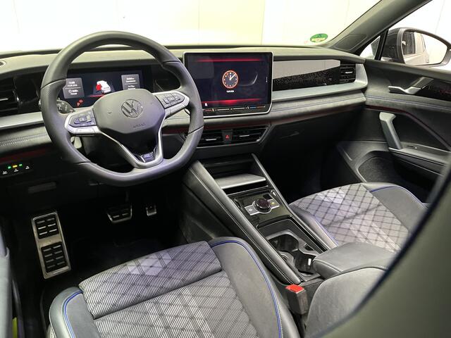 Volkswagen Tayron 1.5 eHybrid R-Line / GARANTIE TM 12-2030/ AUTOMAAT/ PANO/ TREKHAAK/ ACC/ APP-CONNECT/ PARK.SENSOR. + 360 CAMERA/ STUUR+STOELVERWARM./ MASSAGE/ HEAD-UP/ DODEHOEK/ KEYLESS/ NAVI/ CLIMA/ DAB/ LED