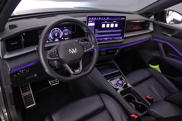 Volkswagen Tayron 1.5 eHybrid R-Line Edition 272pk DSG Automaat, Trekhaak, Panoramadak, Harman Kardon, Lederen bekleding, Stoelverwarming, Stuurverwarming, 360 camera, Head up display, Matrix LED koplampen, Navigatie, App-connect