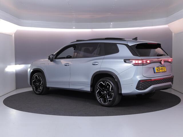 Volkswagen Tayron 1.5 eHybrid R-Line Edition | Private lease vanaf €851 | 204 pk Automaat (DSG) | Verlengde garantie | Navigatie | Panoramadak | Trekhaak (wegklapbaar) | Parkeersensoren (Park assist) | Rondomzicht camera | Stoelverwarming | R-Line |