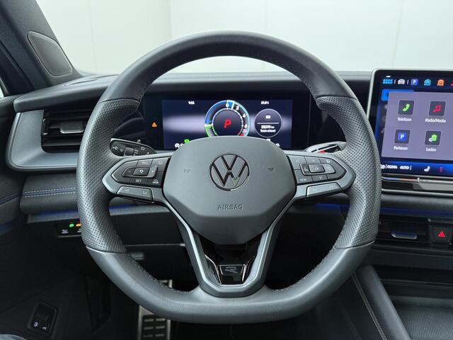 Volkswagen Tayron 1.5 eHybrid R-Line Edition | 272 PK | SoH 100% | Trekhaak wegklapbaar | Adaptive Cruise Control | Achteruitrijcamera | Panoramadak | Keyless Entry |