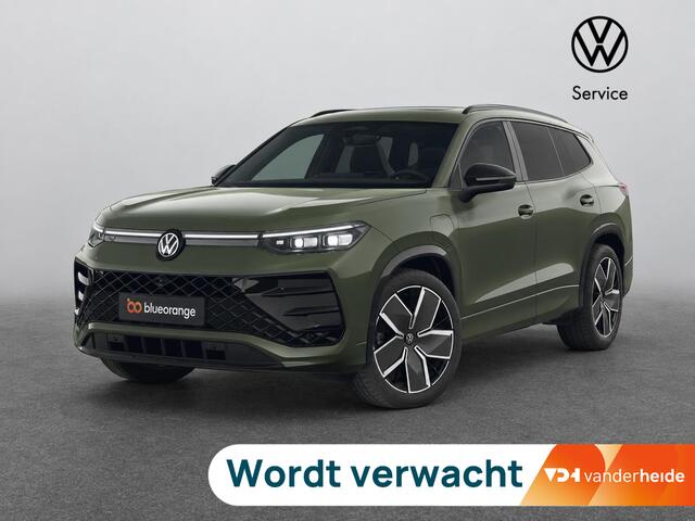 Volkswagen Tayron 1.5 eHybrid R-Line Edition 272PK DSG Panoramdak, Trekhaak, Black Style, Harman Kardon Audio, 360gr. Camera, Head-Up Display, Matrix LED Verlichting, 20" LM Velgen