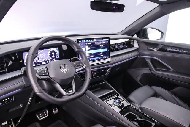 Volkswagen Tayron R-Line Edition 1.5 TSI eHybrid 272pk DSG Automaat Black Style, Panoramadak, Navigatie, Adaptive cruise control, 360 camera, Achteruitrijcamera, Elektrische achterklep