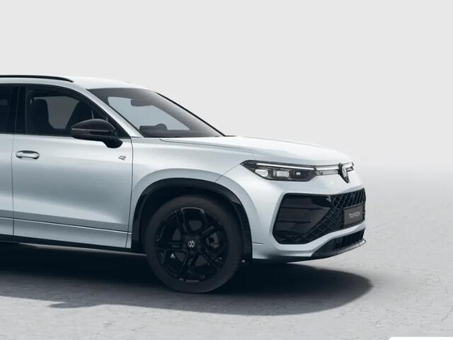 Volkswagen Tayron R-Line Edition 1.5 eHybrid 204 PK 6 versn. DSG · Black Style Pakket · Panoramaschuif-kanteldak · Trekhaak inklapbaar, met elektrische ontgrendeling, incl. aanhangermanoeuvreerhulp Trailer Assist ·