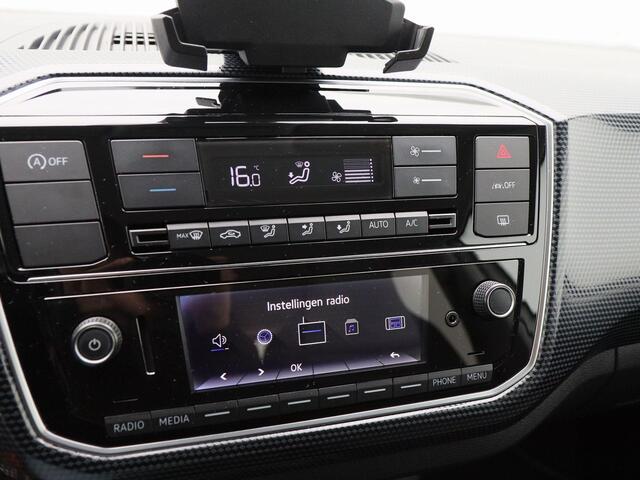 Volkswagen UP! 1.0 R-Line | Cruise Control | Climate Control | Bluetooth | Lane Assist | Privacy Glass | 17 Inch | 99.812 Km!!
