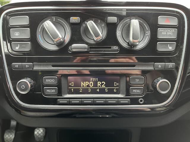 Volkswagen UP! 1.0 BMT move up! | BLUETOOTH | NAVIGATIE | AIRCO | STOELVERWARMING