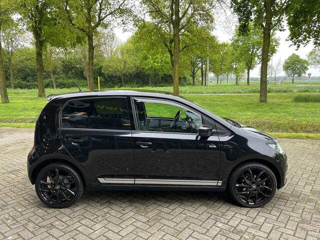 Volkswagen UP! 1.0 move up! BlueMotion | BLUETOOTH | NAVIGATIE | AIRCO | STOELVERWARMING | TREKHAAK