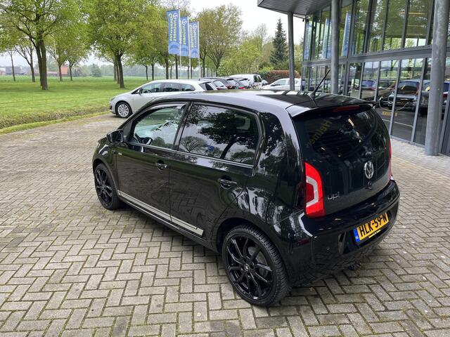 Volkswagen UP! 1.0 move up! BlueMotion | BLUETOOTH | NAVIGATIE | AIRCO | STOELVERWARMING | TREKHAAK