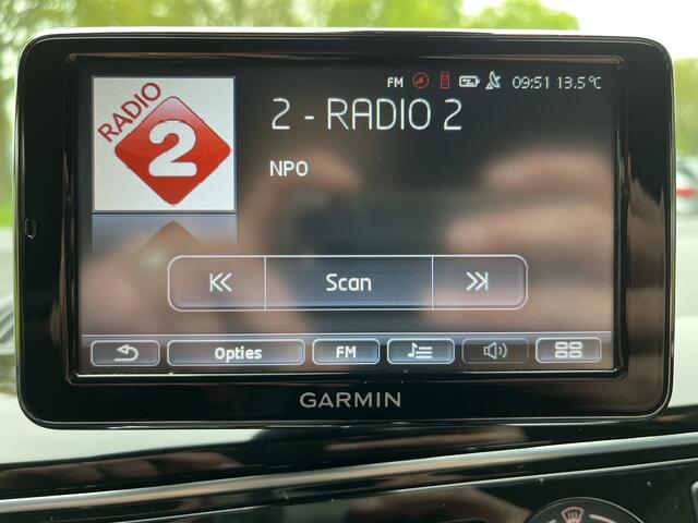 Volkswagen UP! 1.0 move up! BlueMotion | BLUETOOTH | NAVIGATIE | AIRCO | STOELVERWARMING | TREKHAAK