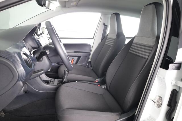 Volkswagen UP! 1.0 65 pk | Verlengde garantie | Navigatie via App | Autom. airco | Cruise control | Parkeersensoren achter | Achteruitrijcamera |