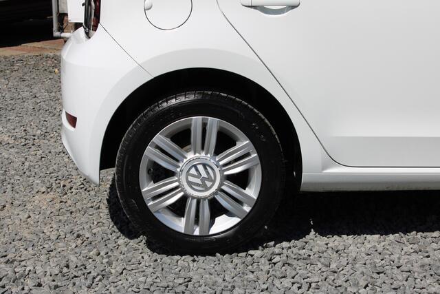Volkswagen UP! 1.0 BMT high up! Bluetooth, Parkeersensoren, Cruise-Control, LM-Velgen en Keurig onderhouden!