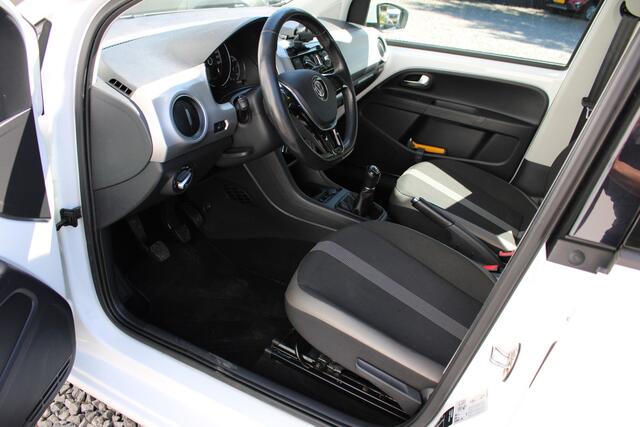 Volkswagen UP! 1.0 BMT high up! Bluetooth, Parkeersensoren, Cruise-Control, LM-Velgen en Keurig onderhouden!