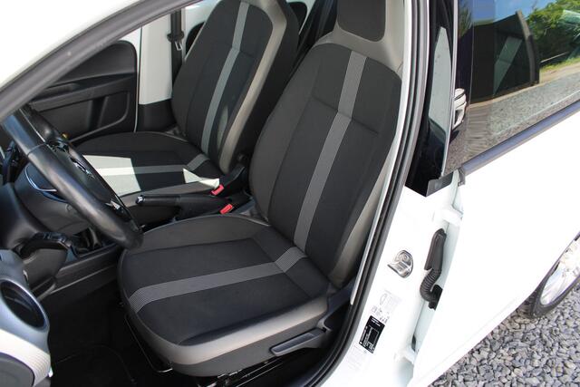 Volkswagen UP! 1.0 BMT high up! Bluetooth, Parkeersensoren, Cruise-Control, LM-Velgen en Keurig onderhouden!