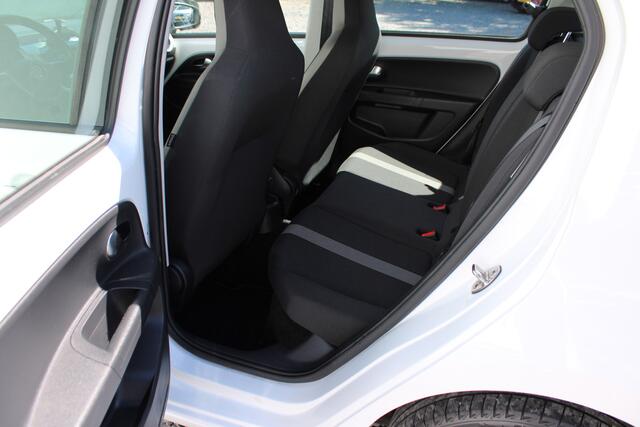 Volkswagen UP! 1.0 BMT high up! Bluetooth, Parkeersensoren, Cruise-Control, LM-Velgen en Keurig onderhouden!