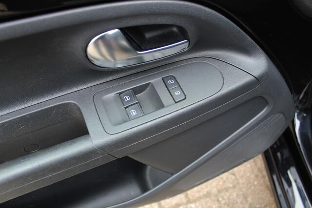 Volkswagen UP! 1.0i "Move UP" Airco - 5 Deurs !!!