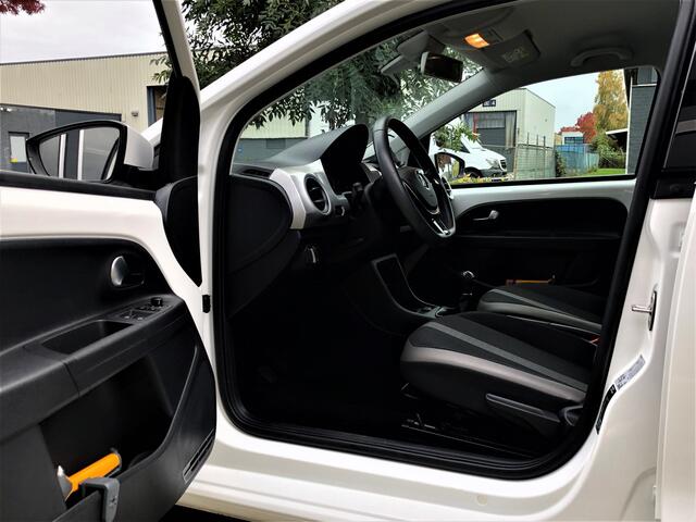 Volkswagen UP! 1.0 BMT high up! | Climate Contol | Stoelverwarming | Cruise Controle