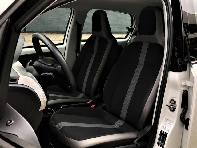 Volkswagen UP! 1.0 BMT high up! | Climate Contol | Stoelverwarming | Cruise Controle