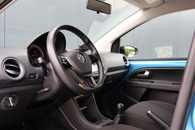 Volkswagen UP! 1.0 TSI High up! 140pk! | Stoelverwarming | Camera | Trekhaak | Lichtmetaal | Bluetooth