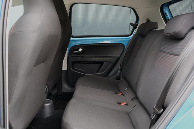 Volkswagen UP! 1.0 TSI High up! 140pk! | Stoelverwarming | Camera | Trekhaak | Lichtmetaal | Bluetooth