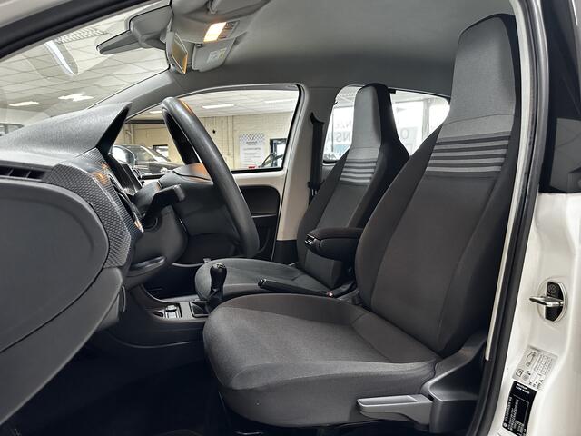 Volkswagen UP! 1.0 BMT move up!/ Facelift!/ Trekhaak!/ 5-Drs/ 14'' LMV/ DAB+/ Airco/ Maps + More/ Armsteun/ Elek. pakket/ Isofix/ Regensensor/ Dim. Auto/ Bluetooth/ LED Dagrijverl.
