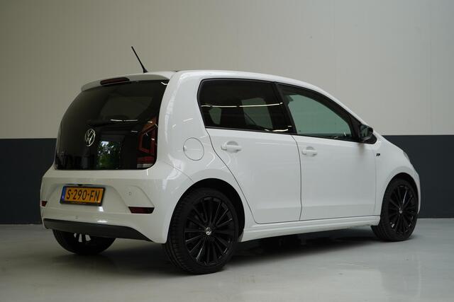 Volkswagen UP! 1.0 R-Line 5-drs | Stoelverwarming | Lm velgen 17" | Airconditioning | Cruise control | Achteruitrijcamera