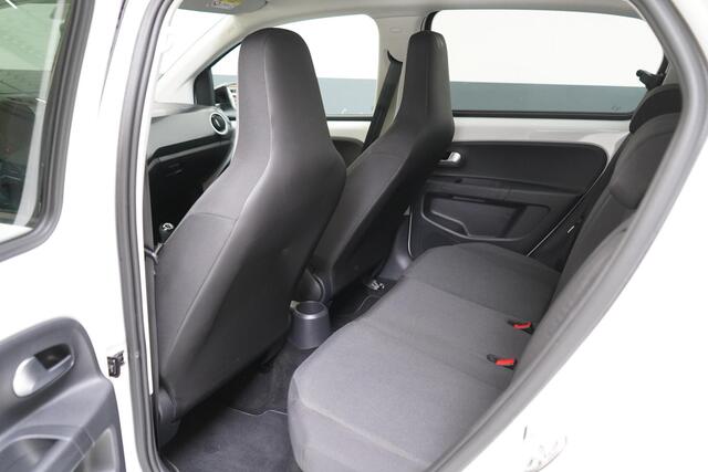 Volkswagen UP! 1.0 R-Line 5-drs | Stoelverwarming | Lm velgen 17" | Airconditioning | Cruise control | Achteruitrijcamera