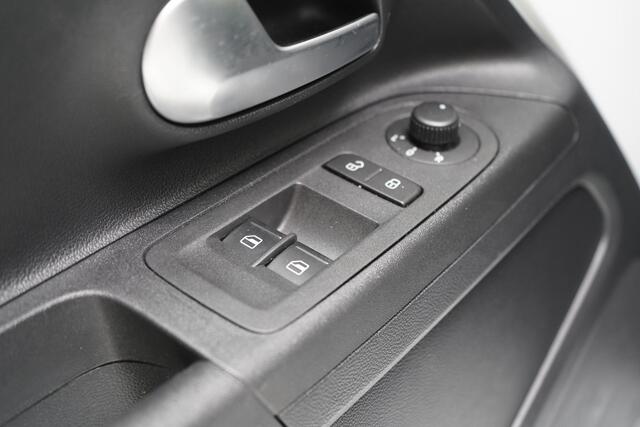 Volkswagen UP! 1.0 R-Line 5-drs | Stoelverwarming | Lm velgen 17" | Airconditioning | Cruise control | Achteruitrijcamera
