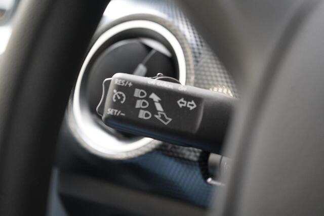 Volkswagen UP! 1.0 R-Line 5-drs | Stoelverwarming | Lm velgen 17" | Airconditioning | Cruise control | Achteruitrijcamera
