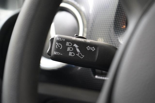 Volkswagen UP! 1.0 | Comfortpakket | Climate control | Cruise control | Achteruitrijcamera