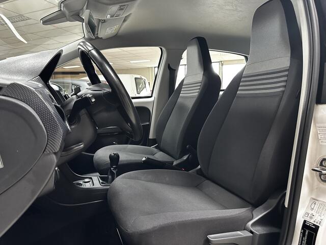 Volkswagen UP! 1.0 BMT move up!/ Camera!/ Cruise!/ Maps + More/ DAB/ PDC/ Airco/ Elek. pakket/ Isofix/ Bluetooth/ Regensensor/ Multi. LEDER. Stuur/ LED Dagrijverl.