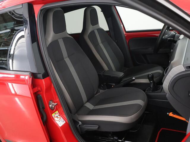 Volkswagen UP! 1.0 TSI BMT high up! | Panoramadak | Camera | Apple CarPlay/Android Auto | Cruise Control | Climate Control | Black Pack |