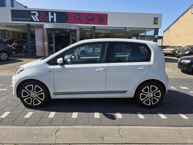 Volkswagen UP! 1.0 BMT club 5 deurs , airco, sportvelgen, navigatie, parkeer sensoren, enz