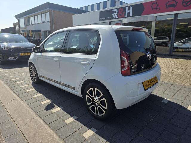 Volkswagen UP! 1.0 BMT club 5 deurs , airco, sportvelgen, navigatie, parkeer sensoren, enz