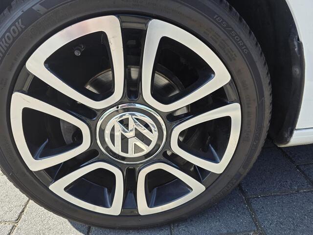 Volkswagen UP! 1.0 BMT club 5 deurs , airco, sportvelgen, navigatie, parkeer sensoren, enz