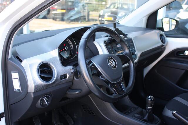 Volkswagen UP! 1.0 BMT high up! | Zomer + winterbanden | Stoelverwarming | Climate | Parkeerhulp