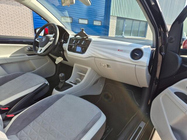 Volkswagen UP! BEATS UP! 90PK Pano-dak Airco Leder