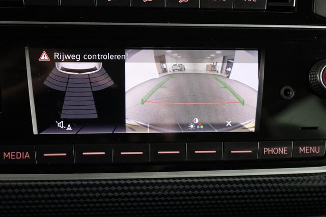 Volkswagen UP! 1.0 65 pk | Verlengde garantie | Navigatie via App | Autom. airco | Cruise control | Parkeersensoren achter | Achteruitrijcamera |