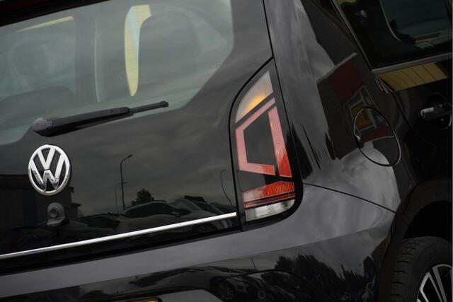 Volkswagen UP! 1.0 BMT 5drs High Up! BJ2019 Lmv 16" | Led | Pdc | Trekhaak | Airco | Cruise control | Getint glas