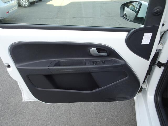 Volkswagen UP! 1.0 Airco, elektrische ramen, centrale vergrendeling, telefoon voorbereiding, enz.