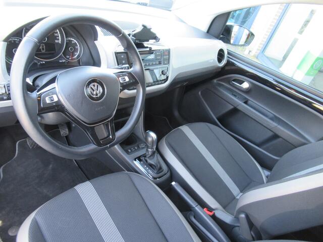 Volkswagen UP! e-Up! e-up! Camera + Sensoren / Climate control / Stoelverwarming / Cruise control / 15' LMV