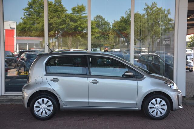 Volkswagen UP! 1.0 BMT move up! Nette UP 105581 km NAP Nederlandse auto dealeronderhouden laatste beurt bij 97000km 7999 INCLUSIEF BTW