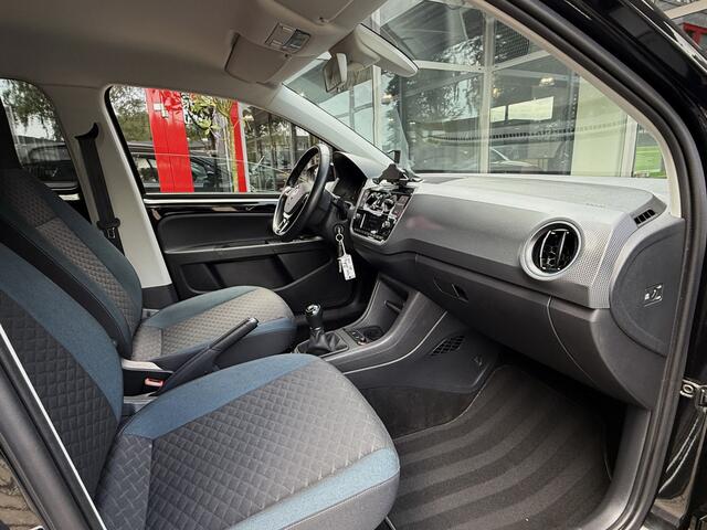 Volkswagen UP! 1.0 *!* HIGH UP *!* NAVI/ CRUISE/ LMV/ STOELVERWARMING/ PRIVACY GLAS *!*