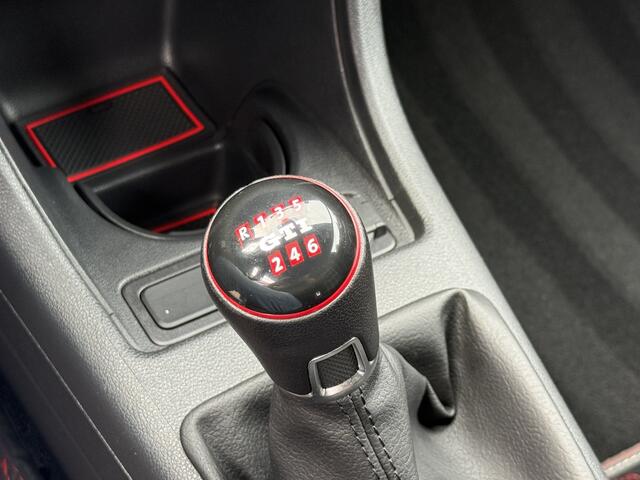 Volkswagen UP! 1.0 TSI GTI *!* NAVI/ BEATS/ CAMERA/ CRUISE/ STOELVERWARMING *!*
