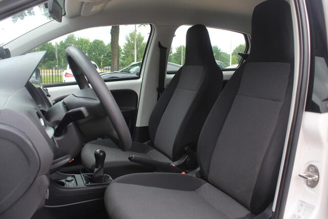 Volkswagen UP! 1.0 BMT take up! / Airco / Radio / LED Dagrijverlichting / Elektr. ramen voor / Parrot