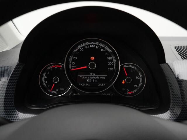Volkswagen UP! 1.0 65 pk | Achteruitrijcamera | Parkeersensoren achter | Cruise Control | Carplay | DAB