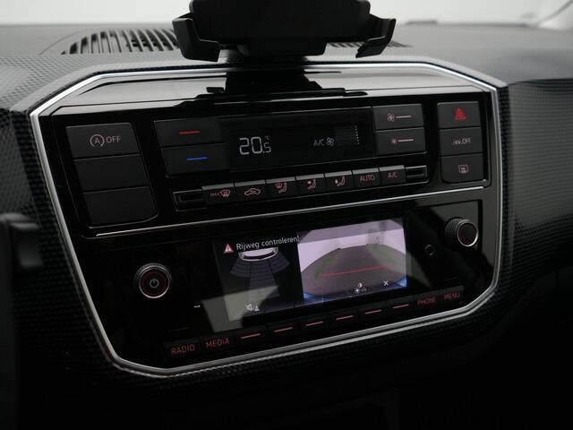 Volkswagen UP! 1.0 65 pk | Achteruitrijcamera | Parkeersensoren achter | Cruise Control | Carplay | DAB