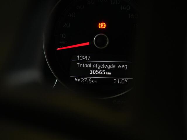 Volkswagen UP! 1.0 65 pk | Achteruitrijcamera | Navigatie via App | Cruise Control