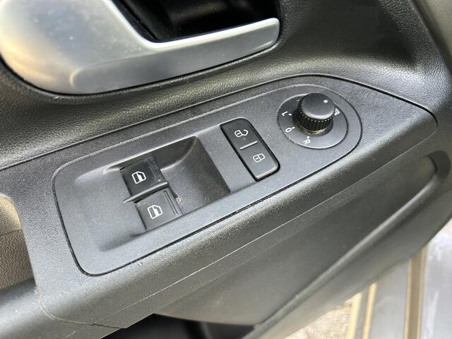 Volkswagen UP! 1.0 BMT high up! 50% Deal 3.225,- ACTIE Stoelverwarming / Airco / Telefoon